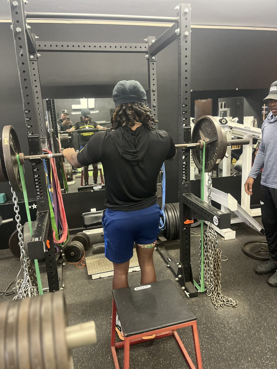 jwhitt2fast's tweet image. Got some great work in today with @thegym_TLAC bigger💪🏾 faster 💨stronger🥷🏾 senior season loading #LastDance…….. @PhantomFootball @BrandonHuffman @PGregorian @GregBiggins @CoachV_50 @NPCoachJeff @LemmingReport @latsondheimer @BlairAngulo @247Sports
