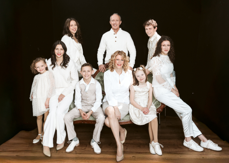 Canadian fiddle legends present Irresistible Celtic Violins!

🎻Natalie MacMaster &amp; Donnell Leahy take the stage with their 7 children in an electrifying performance.

👉Learn more about this wonderful concert. : themontrealeronline.com/56ve

<a href="/fmcmontreal/">FMCM</a> #celticmusic <a href="/SalleBourgie/">Salle Bourgie</a>