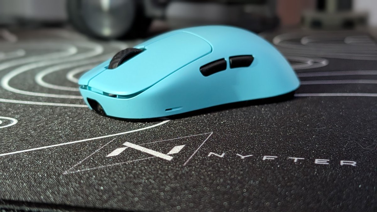 JimPanseGamer's tweet image. Anzeige
Sieht aus wie ein Supermodel, liegt in der Hand wie &apos;ne Feder und spielt sich wie&apos;n Traum.
Meine Nyfter Nyf ELT 4K: Design top, Performance geil, macht einfach Laune.
Nutze den Code JIMPANSE und spare 10% im Shop: bit.ly/4joI65Q