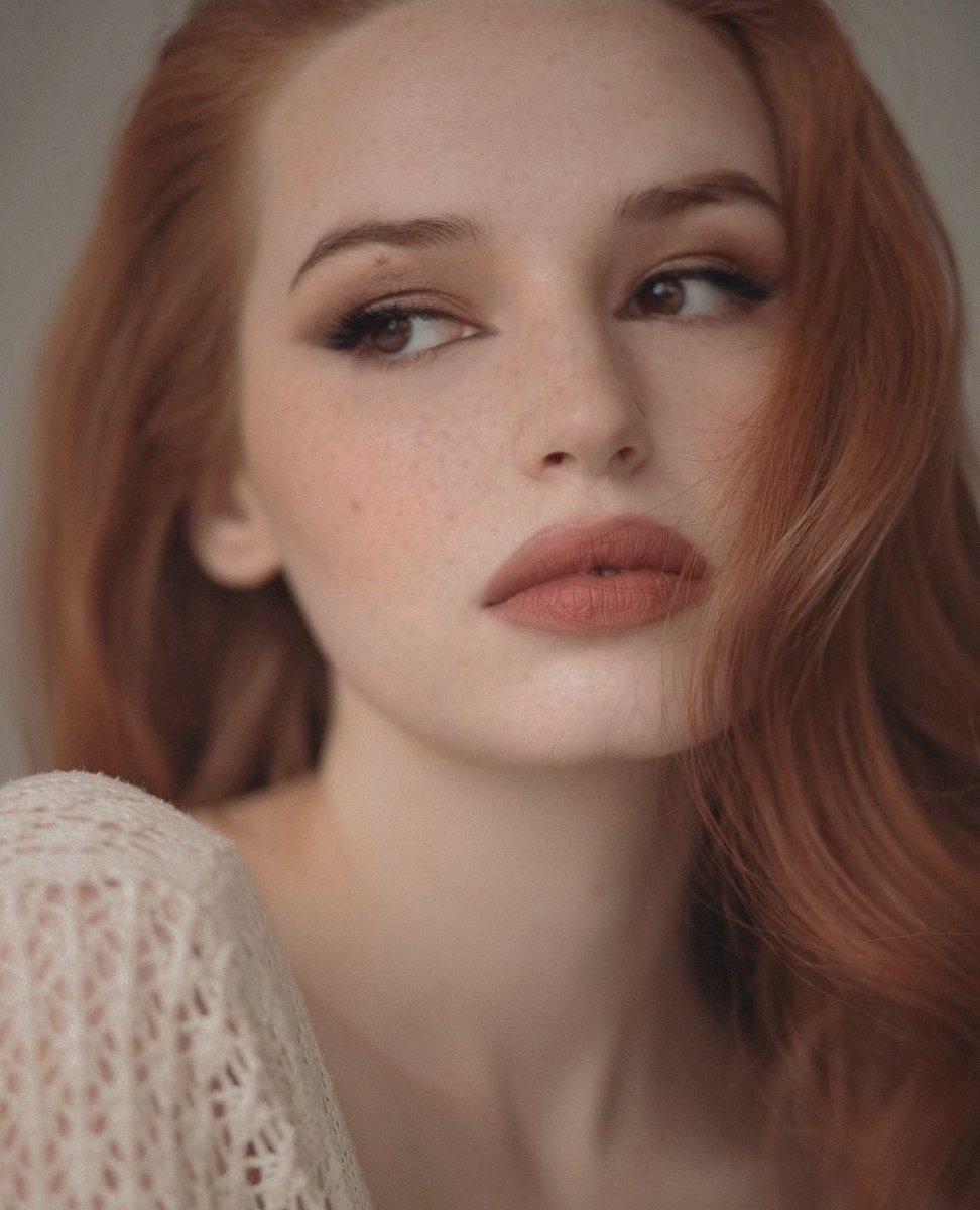 ❁꙳    

        𝐼'𝑙𝑙 𝑡𝑎𝑘𝑒 𝑦𝑜𝑢𝑟 𝘩𝑎𝑛𝑑 𝑤𝘩𝑒𝑛 𝑡𝘩𝑢𝑛𝑑𝑒𝑟 𝑟𝑜𝑎𝑟𝑠
𝑎𝑛𝑑 𝐼'𝑙𝑙 𝘩𝑜𝑙𝑑 𝑦𝑜𝑢 𝑐𝑙𝑜𝑠𝑒, 𝐼'𝑙𝑙 𝑠𝑡𝑎𝑦 𝑡𝘩𝑒 𝑐𝑜𝑢𝑟𝑠𝑒.❞

                      #𝖲𝖾𝖽𝗎𝖼𝗍𝗂𝗏𝖾𝖲𝗎𝗇𝖽𝖺y

                                   ♡