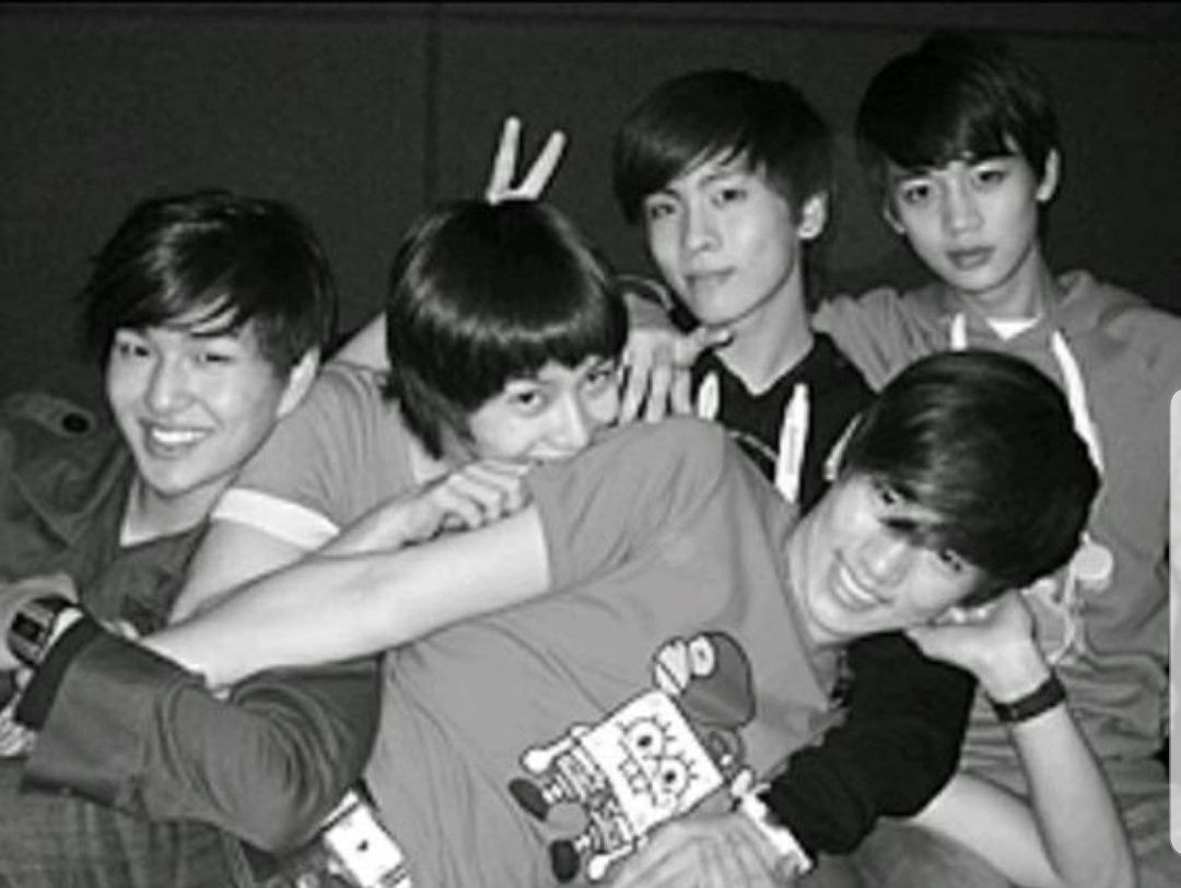 hourly rare shinee tweet media