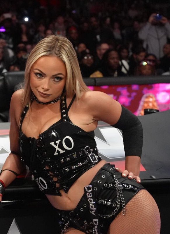 #WWERaw FOLLOW TRAIN!

- Follow me &amp; RT
- Like this tweet
- Reply with a GIF of your favorite wrestler.
- Like and follow everyone who does this.