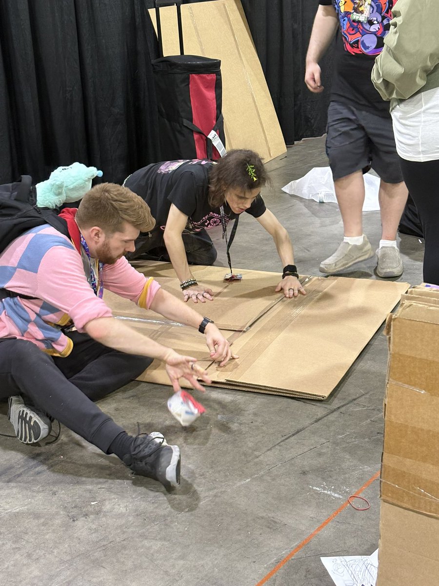 CathGuida's tweet photo. Packing up, goodbye MomoCon! https://t.co/I4e7rV9fz0