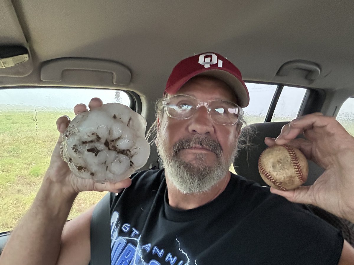 Atmospheric Chaos (@coltforney) on Twitter photo 5 & 1/2 to 6” diameter hailstone 2 miles NW of Afton, TX on HWY 70!!! <a href="/NWSLubbock/">NWS Lubbock</a> 5 & 1/2 to 6” diameter hailstone 2 miles NW of Afton, TX on HWY 70!!! <a href="/NWSLubbock/">NWS Lubbock</a>