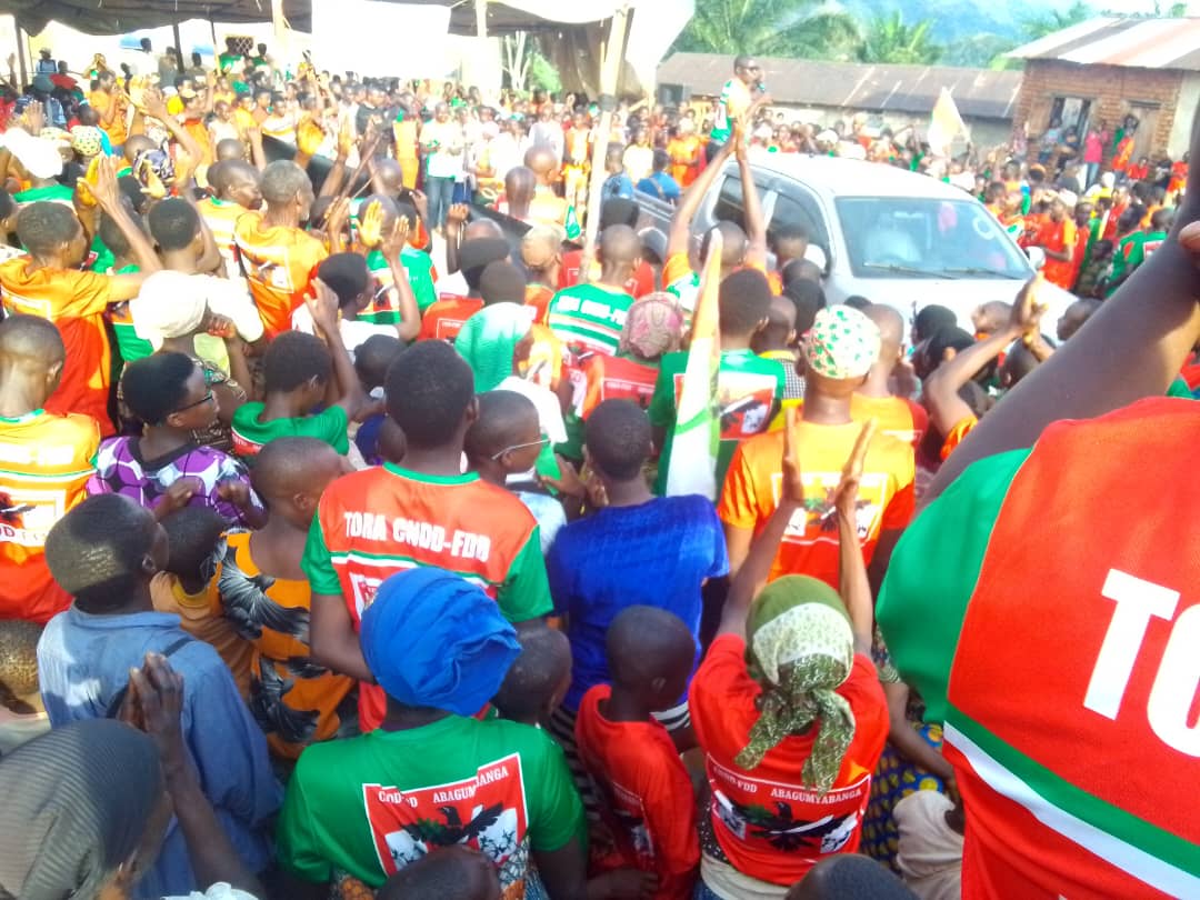 lionel_Mpawe's tweet photo. 1/2 Akanyamuneza Kari kenshi mubagumyabanga, mumyiyamamazo yo kur'uwu wa 24/5/2025 muri zone #Burunga yahora yitwa #Gasanda kundinganizo ya kera, Aho Abanywanyi bashasha barenga 45 Bavuye mumigambwe itangukanye bakirwa icese mumugambwe @CnddFdd muriyo Zone.
#Tsinda2025 https://t.co/YqbOPmsmrb