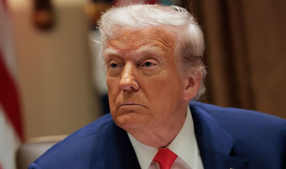 WatcherGuru's tweet image. JUST IN: 🇺🇸🇪🇺 President Trump agrees to delay 50% tariffs on EU until July 9.