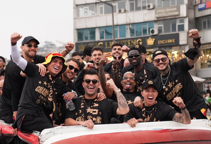 ISTANBUL IS YELLOW AND RED 🟡🔴