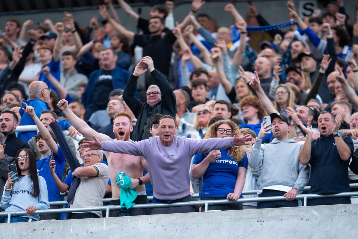 Everton's tweet photo. Safe journey home to the travelling Toffees today, and thank you for your incredible support today and over the season! 💙 https://t.co/2dKVtgz7at