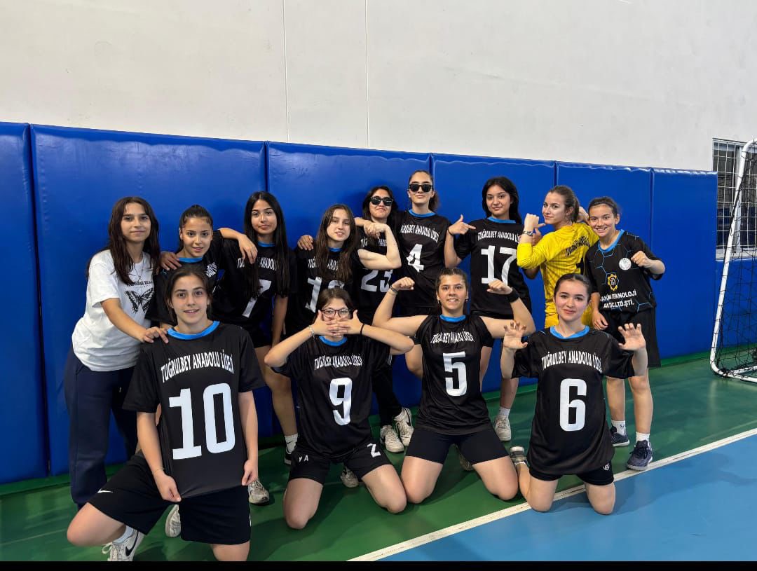 Ve şampiyon Tuğrul Bey Anadolu Lisesi. Okulumuz Tuzla ilçesinde düzenlenen genç kızlar futsal şampiyonasında  bütün rakiplerini yenerek namağlup şampiyon oldu.Öğrencilerimizi ve beden eğitimi zümresini tebrik ediyoruz.