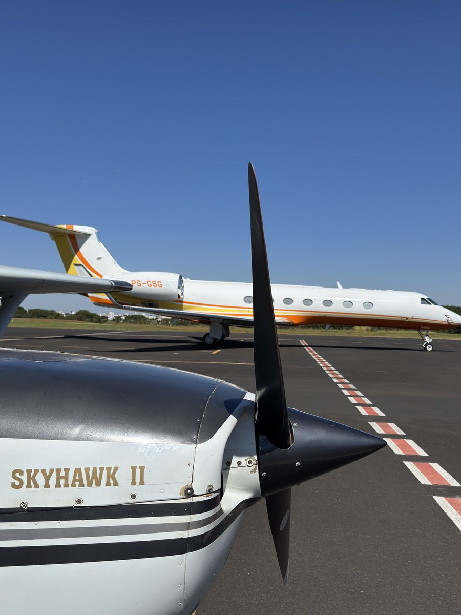 Parando ao lado do Gulfstream do Embaixador #uberlândia