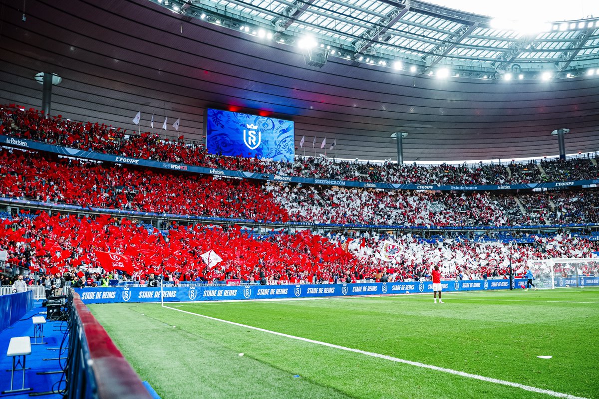 StadeDeReims's tweet photo. 2️⃣0️⃣ 0️⃣0️⃣0️⃣ 𝐦𝐞𝐫𝐜𝐢𝐬 ❤️🤍

Un 𝐃𝐞𝐥𝐚𝐮𝐧𝐞 complet hier soir au 𝐒𝐭𝐚𝐝𝐞 𝐝𝐞 𝐅𝐫𝐚𝐧𝐜𝐞. Et ce Delaune à guichets fermés, nos joueurs en ont besoin 𝘫𝘦𝘶𝘥𝘪 ! 👊

Votre 𝘧𝘦𝘳𝘷𝘦𝘶𝘳 était fabuleuse hier, elle devra porter nos joueurs lors de cette ultime rencontre de la saison. Alors, 𝐓𝐎𝐔𝐒 𝐄𝐍 𝐑𝐎𝐔𝐆𝐄 à Delaune jeudi ! 🔴🔥

#TeamSDR