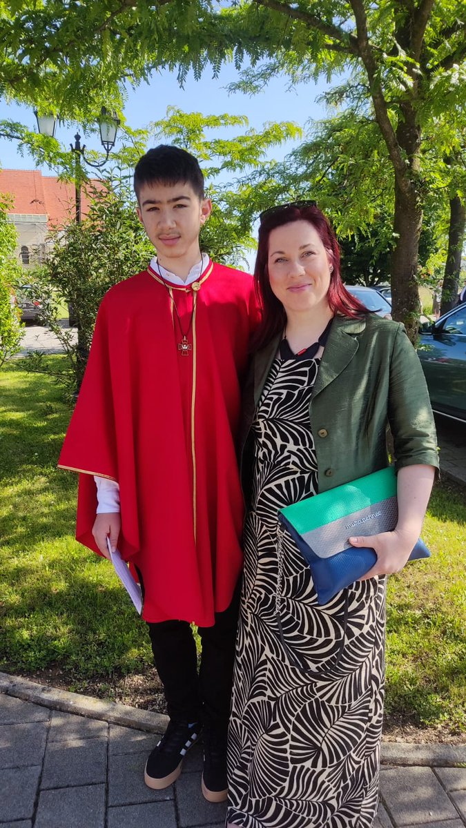 Jučer sam bila kuma na krizmi svojem nećaku.
#dječaknećak
#klipan15godina