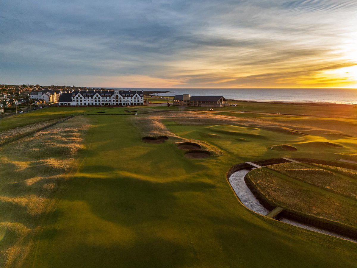 Approach to 18 <a href="/carnoustiegolf/">Carnoustie Golf Links</a>