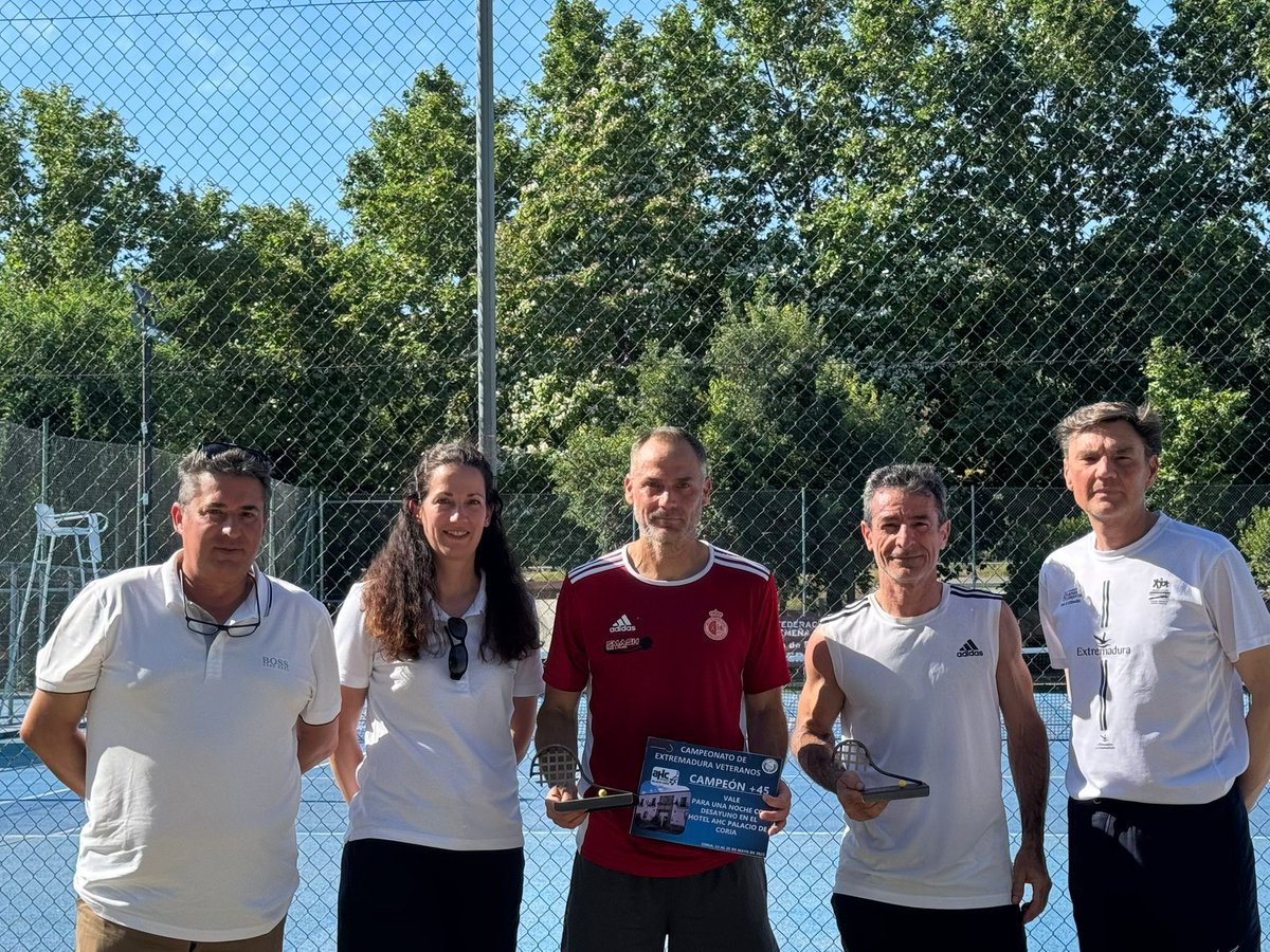 FedExtTenis's tweet image. Gana Rubén Gómez Nacarino a José Luis Albarrán 6-0 y 6-1 en la final del Campeonato de Extremadura de Veteranos para mayores de 45 que se ha disputado en @CCauria @jovendeportEXT @Ayto_de_Coria