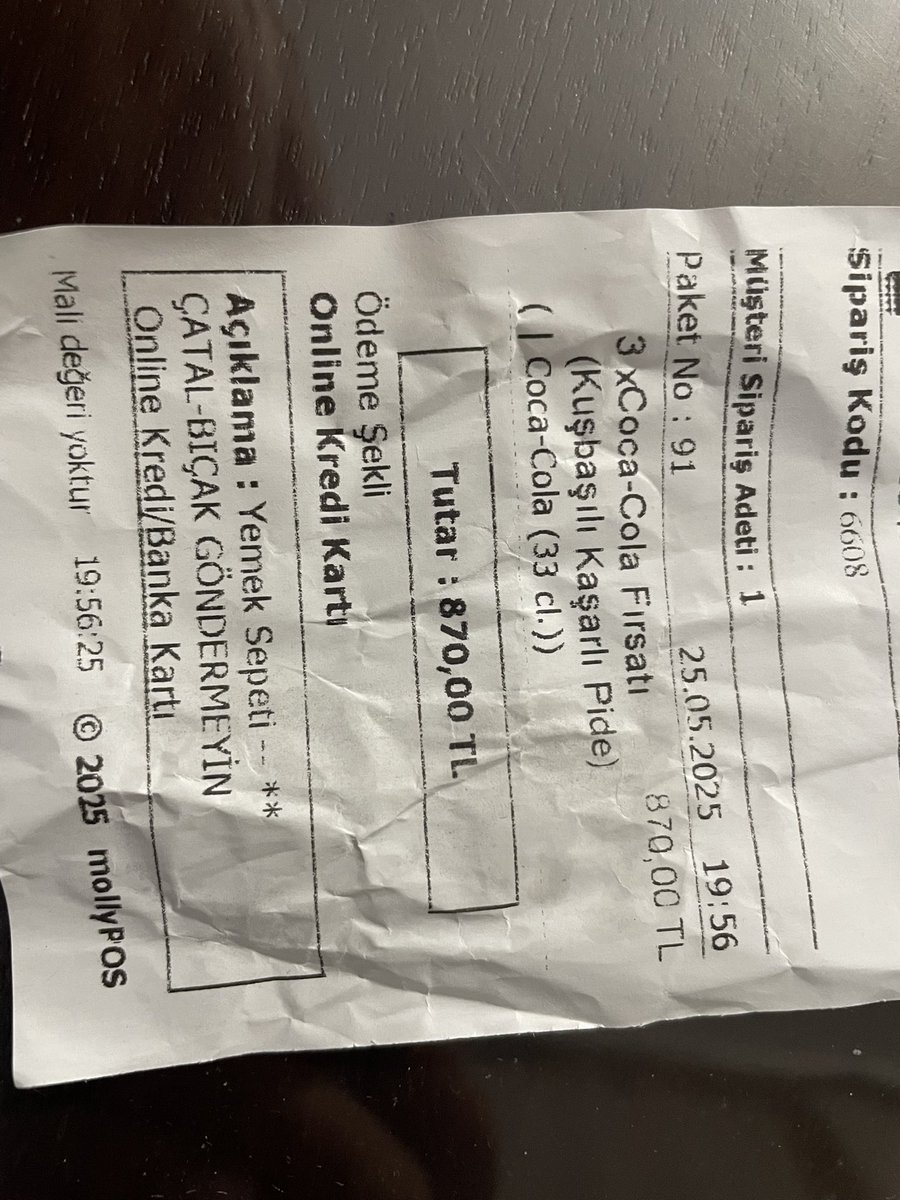 Yemek sepeti rezilliği 870 TL ye pide siparişi veriyoruz pideleri dik poşette taşıyıp teslim ediyorsunuz tüm pide üstünde bulunan malzeme dökülüp hamur olarak getiriyorsunuz ve muhatap bulamıyoruz yazıklar olsun size paramıza çökmeye çalışıyorsunuz rezillik <a href="/yemeksepeti/">Yemeksepeti</a>