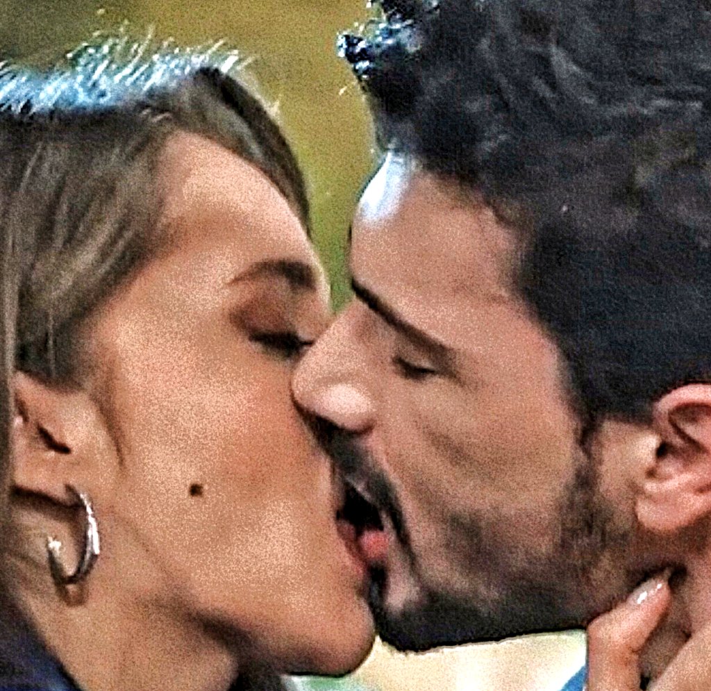 izleyiciler senaryonuzu 2yıl boyunca izledi,çok Sevdi,şimdi saygılı bir şekilde sizden bir şey rica ediyoruz.
izleyicileri biraz saygı gösterin ve #MirayDaner geri getirin, zeynep karasu 3 sezon için istiyoruz🙏🙏

<a href="/medyapimresmi/">MEDYAPIM</a> <a href="/nowtvturkiye/">NOW</a>
<a href="/bahadirozdener/">Bahadır Özdener</a> <a href="/direnchh/">Direnc Aksoy</a> <a href="/sznsumeli/">suzan sumeli</a>