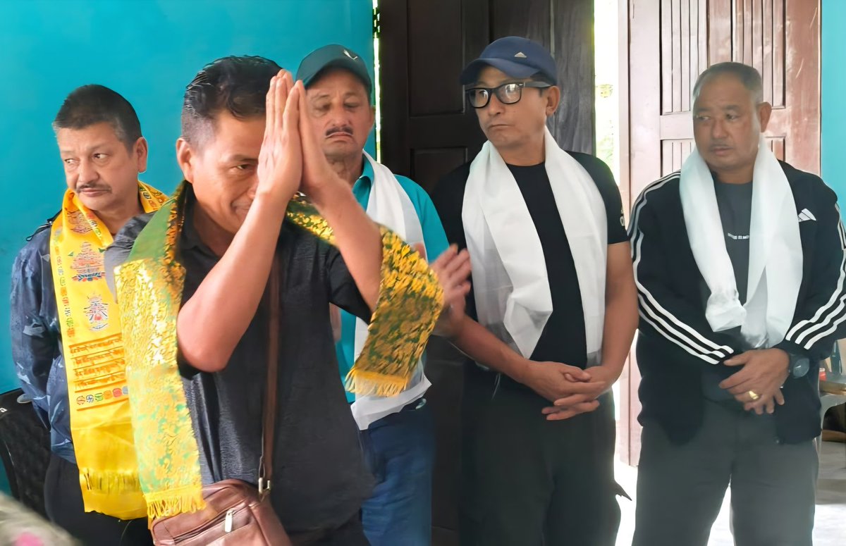 NeerajZimba's tweet photo. #GNLF forms #Kalimpong Block 1 Committee with Shri. Lakpa Sherpa as President & Shri. Lopshang Tamang as Spokesperson.
Party strongly opposes construction at Shaheed Park, calling it an insult to 1,200+ martyrs.
"Not a single brick will be removed," says GNLF.
#ShaheedPark https://t.co/r5cCzClf2m