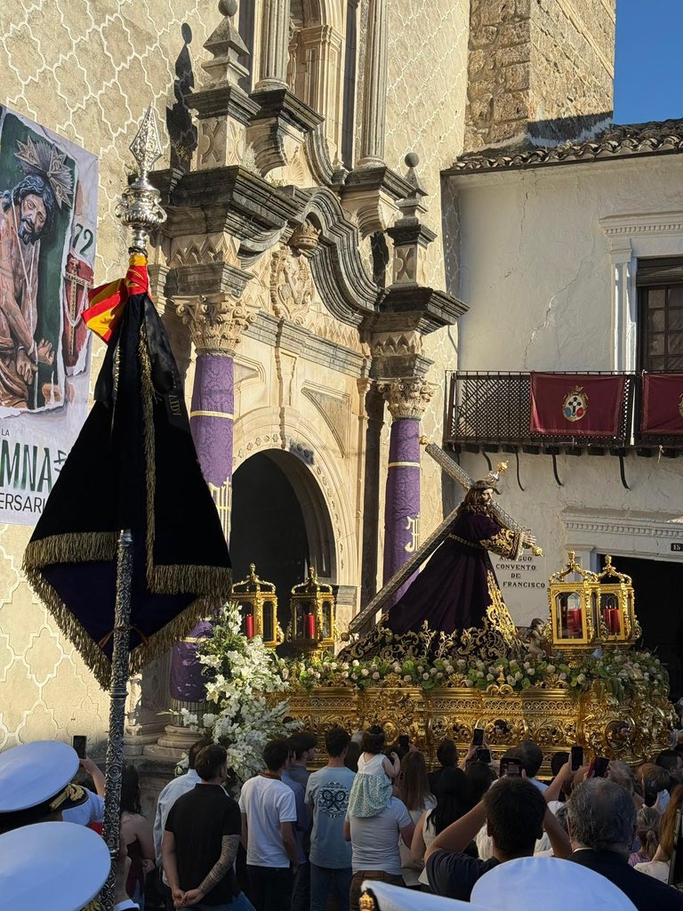 [19:50] Sale Nuestro Padre Jesús Nazareno a las calles de Priego de Córdoba.

🎶 Marcha Real - Arr. Francisco Ortiz
🎶 El Alma de Triana - Francisco Ortiz
🎶 Cachorro - Ramón Montoya

#TresCaídasDeTriana | #DomingosDeMayo