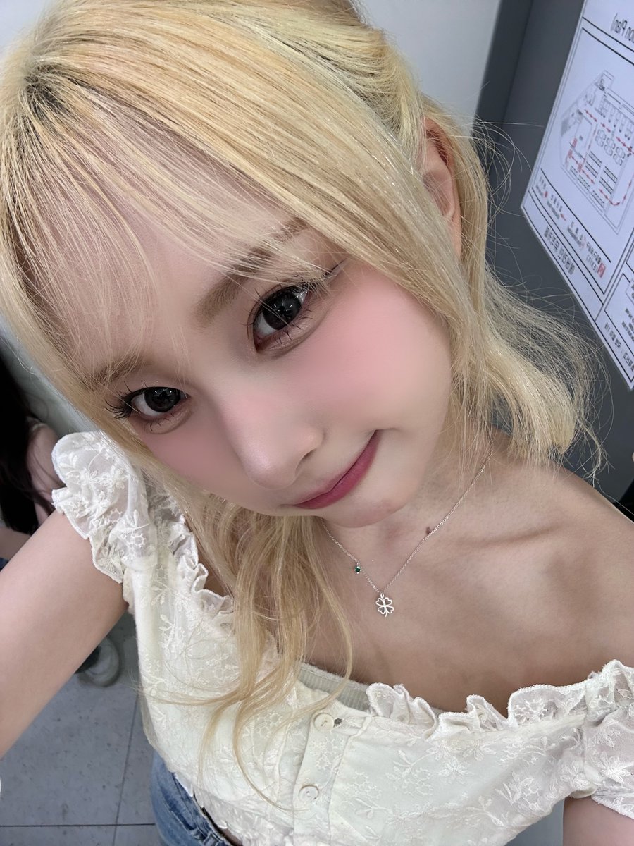 pluffy404cloud's tweet image. 반묶음이 퍼컬인 여자 진짜루 조타고.