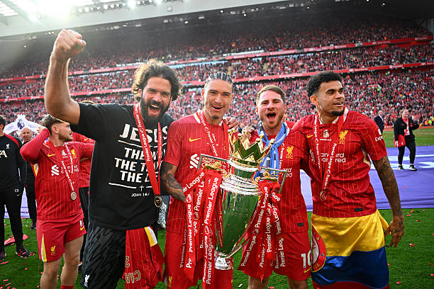 LFCphoto's tweet photo. South Americans.

#LFC #Anfield #Champions 🏆 @Alissonbecker @Darwinn99 https://t.co/2ZgdftJiLx