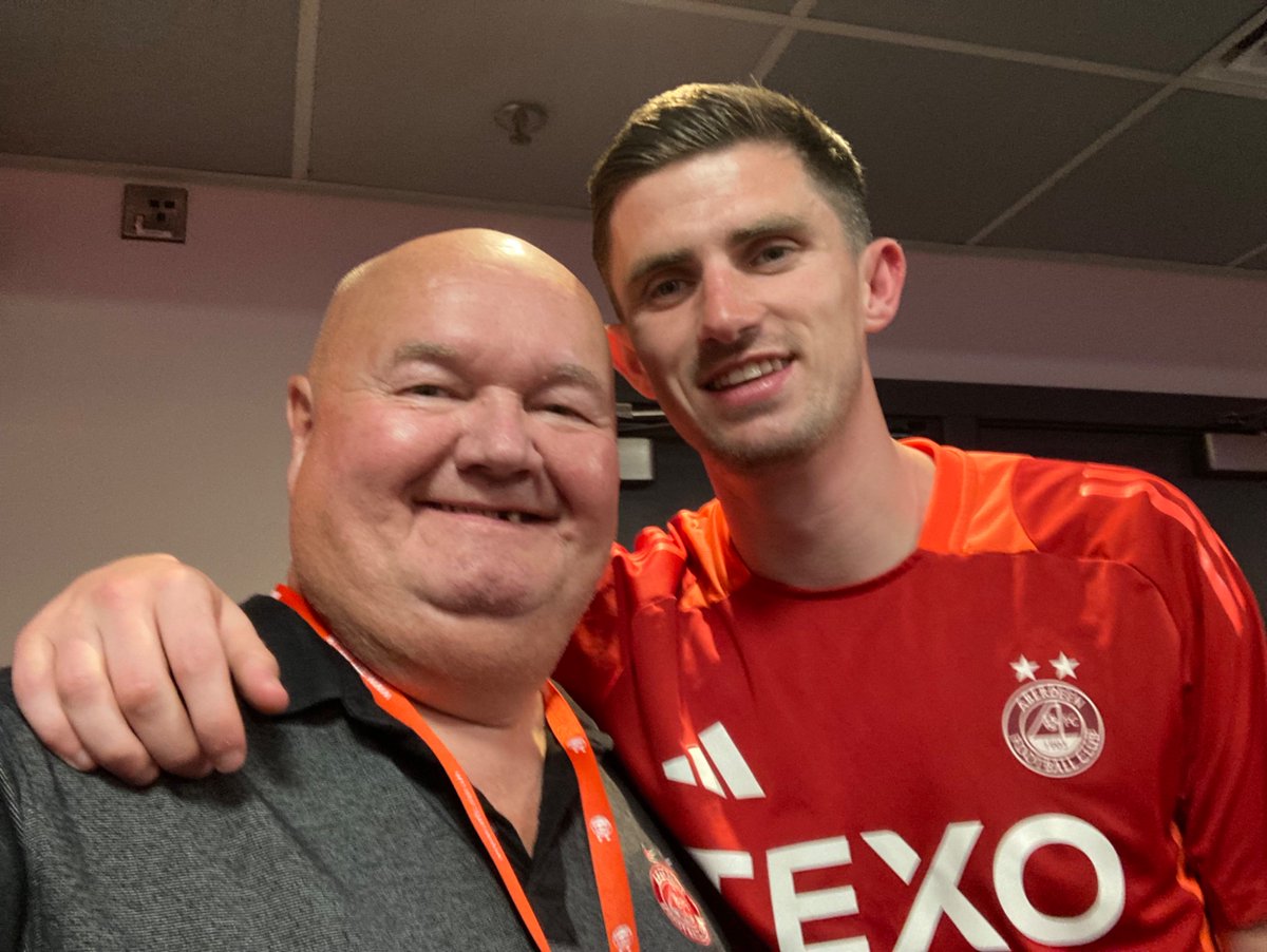 So chuffed to have made it back from Miami to the Madri in 24 hours to say thanks to the mighty Mr Shinnie and my nephew for getting our cup heroes home safely ❤️❤️❤️ <a href="/AberdeenFC/">Aberdeen FC</a>