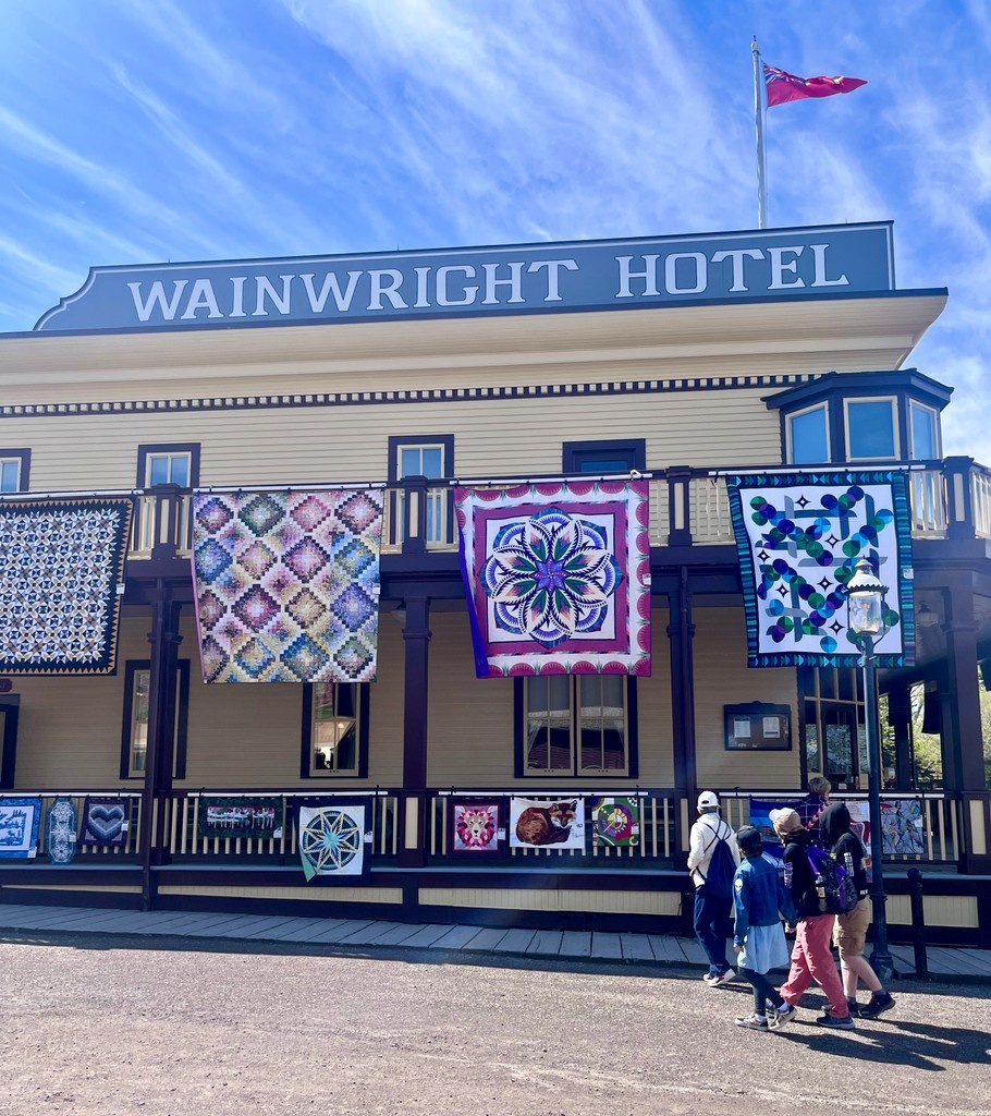 Meet the Wooligans at the Artisans' Fair!
Catch live fibre arts demos all weekend near Town Hall — and say hi to the talented group spinning, weaving &amp; creating outdoors.

Learn more: l8r.it/l9gE