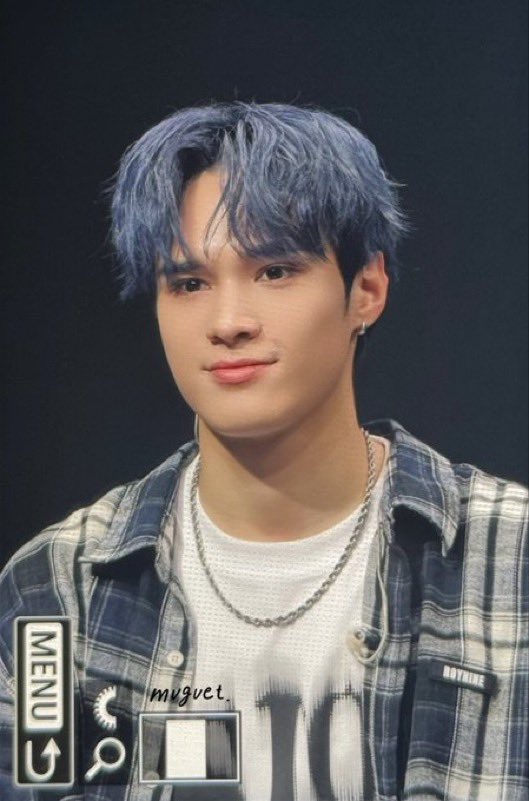 byoungmidam's tweet photo. does jay's hair know what shade of blue it wants to be https://t.co/mwzDxB7I0a