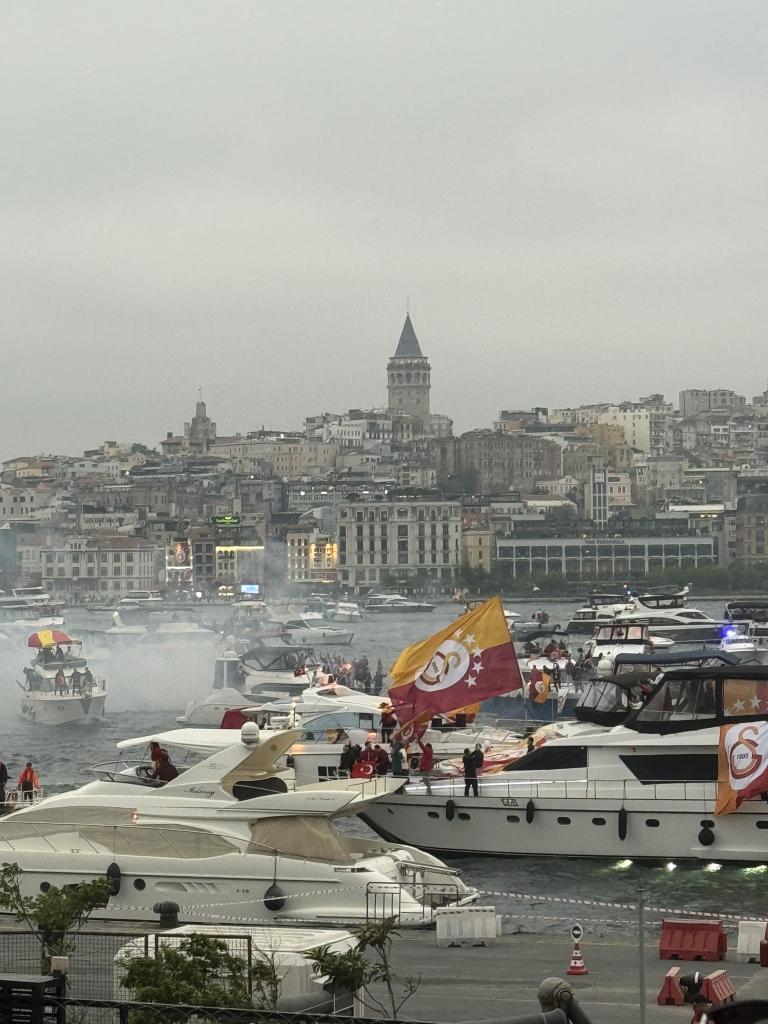 İstanbul bir saray tek hakimi Galatasaray 💛❤️⭐⭐⭐⭐⭐#yenikapı