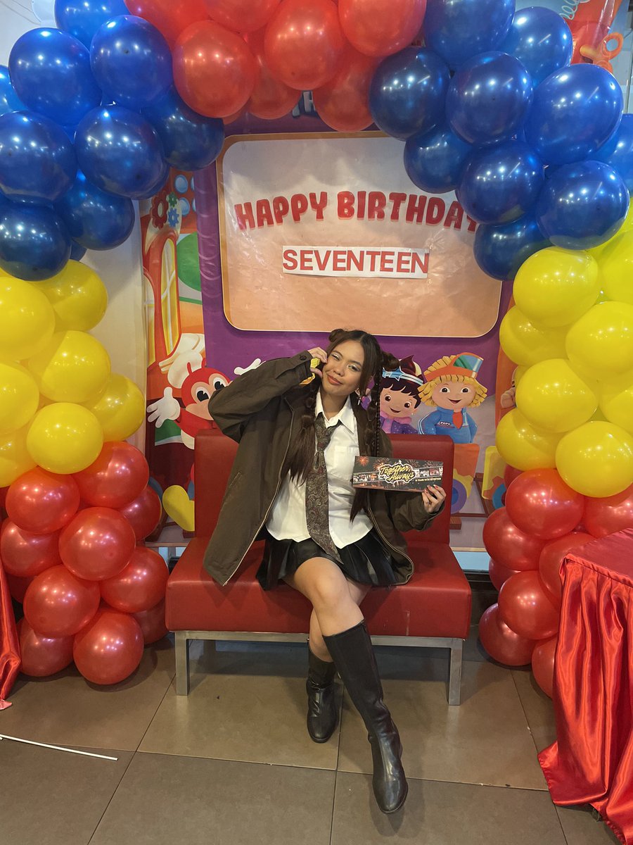 wanderghorl's tweet image. from #TogetherAlways @thirteenforsvt to #SVTHighAt10AtAMMB @svtloveclvb 🏃🏻‍♀️

PAGHUUUD SUNDAY BUT SUPER FUUUUN!!!🥹

for the loveee! Happy anniversary, Seventeen!🩷🩵 ilysm my 13🥰

DECADE AND ETERNITY WITH SVT
#세븐틴10주년_앞으로도_같이가요
#10YearsToForeverSVT
@pledis_17