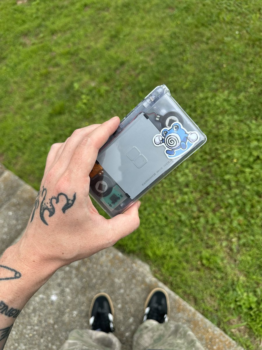 sxperpotion's tweet image. modded my ds lite 🤠