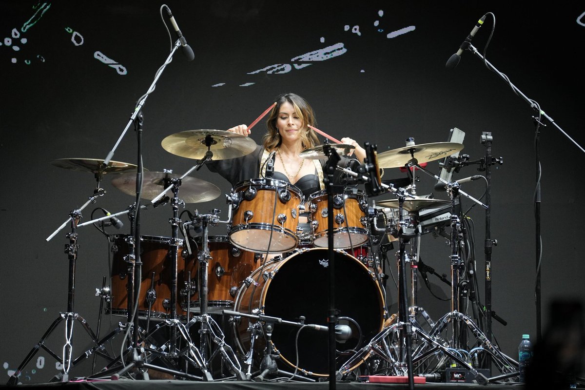 Juan Antonio Pérez (@notacentralmx) on Twitter photo 🎊🎶🎉🎼 ¡¡María León encendió el escenario de la Plaza Alonso Vidal!!! <a href="/Sargentoleon/">María León</a>
Con su talento, arte y energía la cantante mexicana conquistó a los miles de asistentes a las #FiestasDelPitic2025 en #Hermosillo
#MaríaLeón #FiestasDelPitic
#Hermosillo 🎊🎶🎉🎼 ¡¡María León encendió el escenario de la Plaza Alonso Vidal!!! <a href="/Sargentoleon/">María León</a>
Con su talento, arte y energía la cantante mexicana conquistó a los miles de asistentes a las #FiestasDelPitic2025 en #Hermosillo
#MaríaLeón #FiestasDelPitic
#Hermosillo