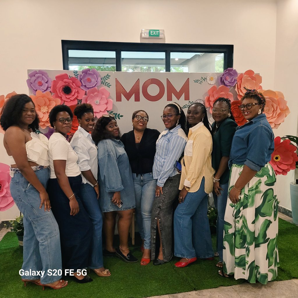 Happy Mother's Day à toutes les mamans du monde. 💕💕💕
Que Dieu continue de nous donner la force d'être braves, bienveillantes, aimantes, dévouée et rigoureuses avec nos enfants.

❤️❤️❤️❤️❤️❤️❤️❤️❤️❤️❤️❤️

#TalkingMums 
#MotherDays 
#motherslove 
#brunch
#douala