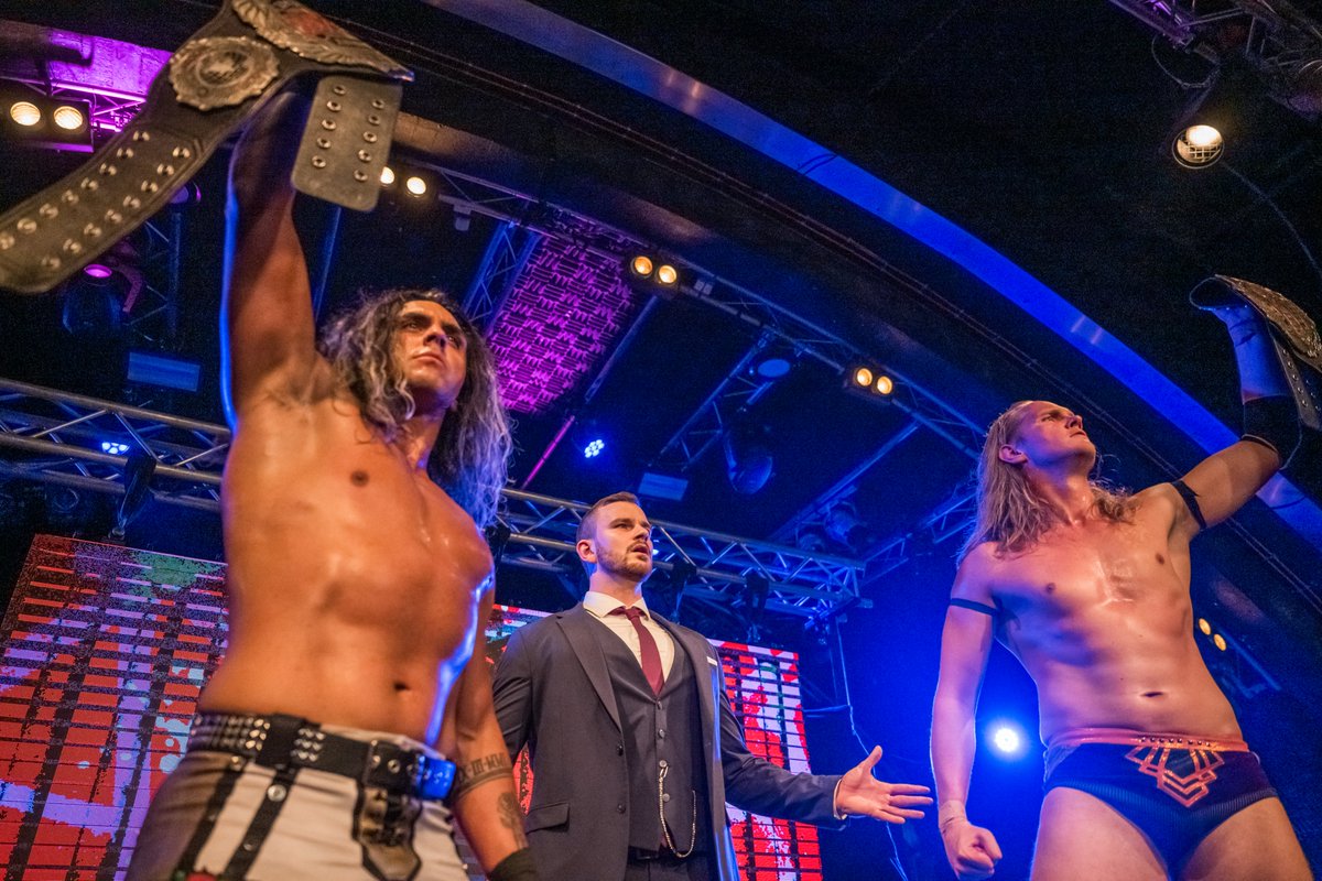 wXw Germany (@wxwgermany) on Twitter photo #AndStill wXw World Tag Team Champions: Norman Harras & Anil Marik
Manche nennen es „unfair“, andere schlicht „clever gelöst“:
Das Joint Venture bestehend aus <a href="/Norman_Harras/">Norman Harras</a> und Anil Marik hat seine erste Titelverteidigung erfolgreich gemeistert!
Mit einem kleinen „Helferlein“ #AndStill wXw World Tag Team Champions: Norman Harras & Anil Marik
Manche nennen es „unfair“, andere schlicht „clever gelöst“:
Das Joint Venture bestehend aus <a href="/Norman_Harras/">Norman Harras</a> und Anil Marik hat seine erste Titelverteidigung erfolgreich gemeistert!
Mit einem kleinen „Helferlein“