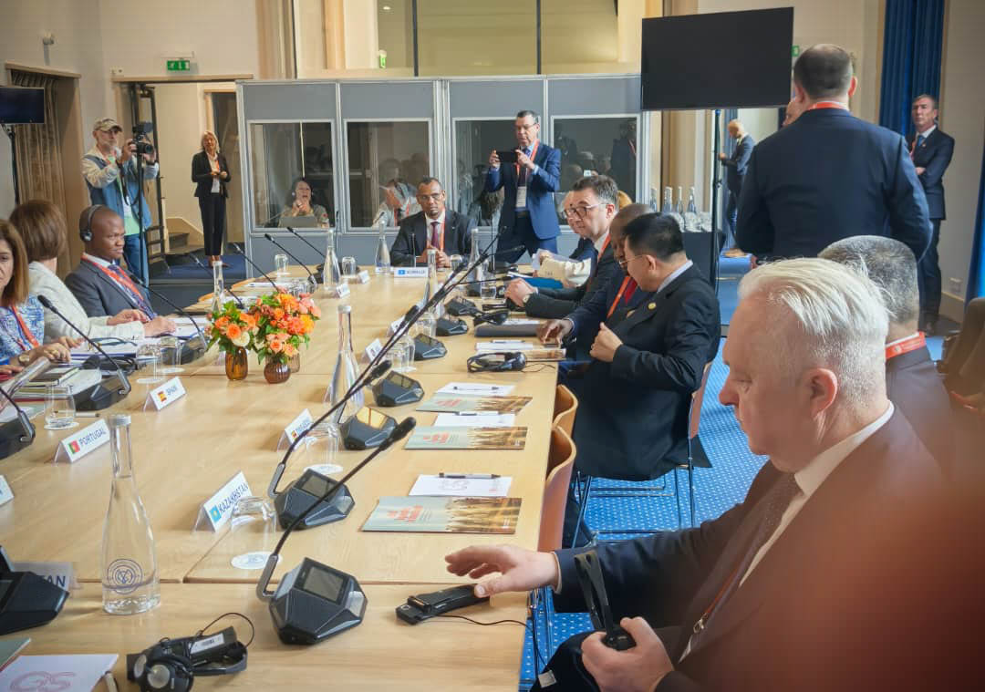 Ministry of Livestock, Forestry & Range - Somalia (@molfr_so) on Twitter photo 🇫🇷 At #WOAH92 in Paris, H.E. Minister <a href="/HassanEeley/">Hassan Hussein Mohamed</a> joined a ministerial roundtable spotlighting livestock as Somalia’s economic backbone. He urged stronger veterinary systems, broader vaccine access, & regional cooperation to boost trade and build resilient pastoral livelihoods. 🇫🇷 At #WOAH92 in Paris, H.E. Minister <a href="/HassanEeley/">Hassan Hussein Mohamed</a> joined a ministerial roundtable spotlighting livestock as Somalia’s economic backbone. He urged stronger veterinary systems, broader vaccine access, & regional cooperation to boost trade and build resilient pastoral livelihoods.