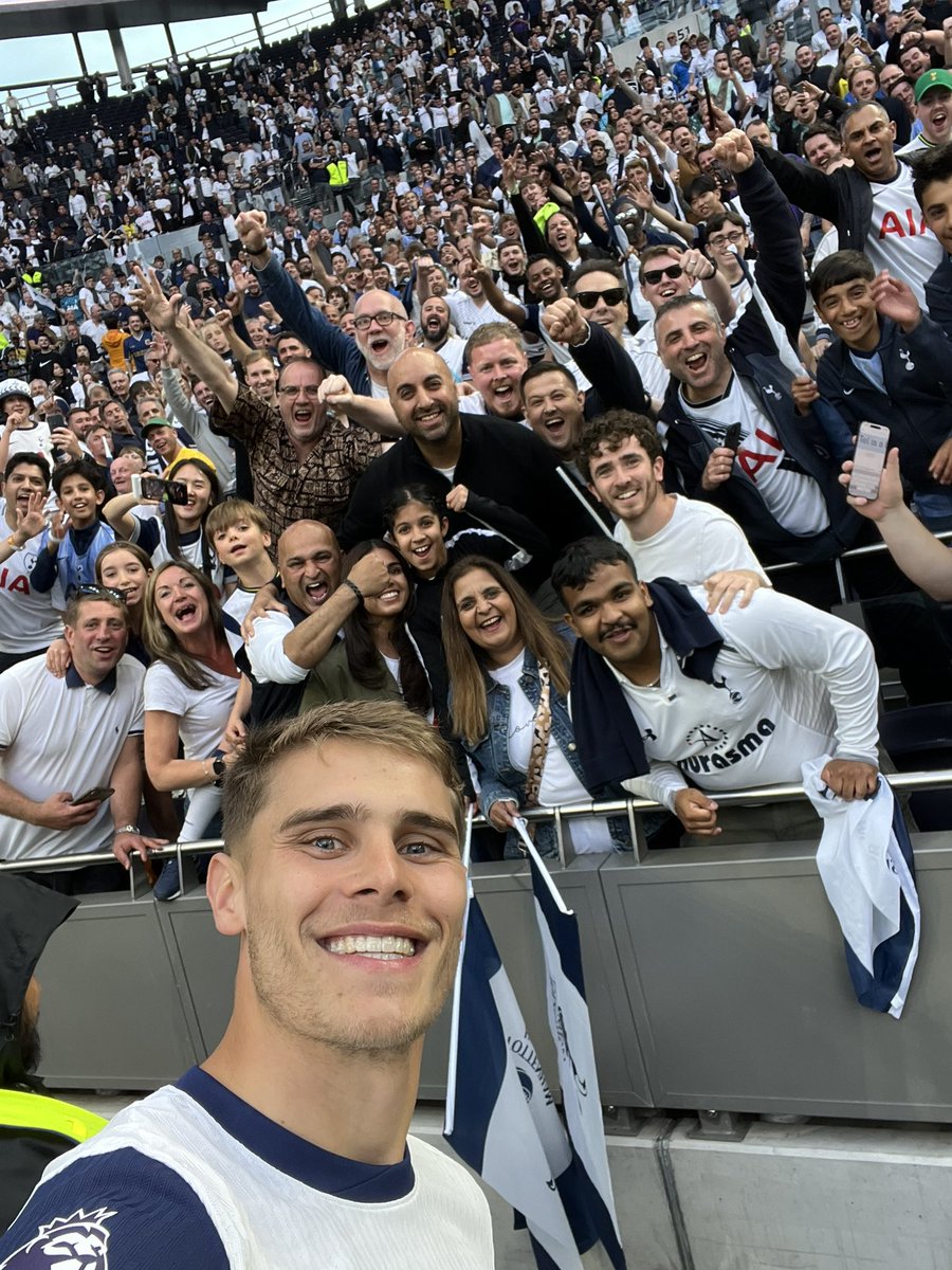 PunjabiSpurs's tweet photo. Micky having fun with some of us…

#COYS #nanananananana https://t.co/9Uhq4hnj6T
