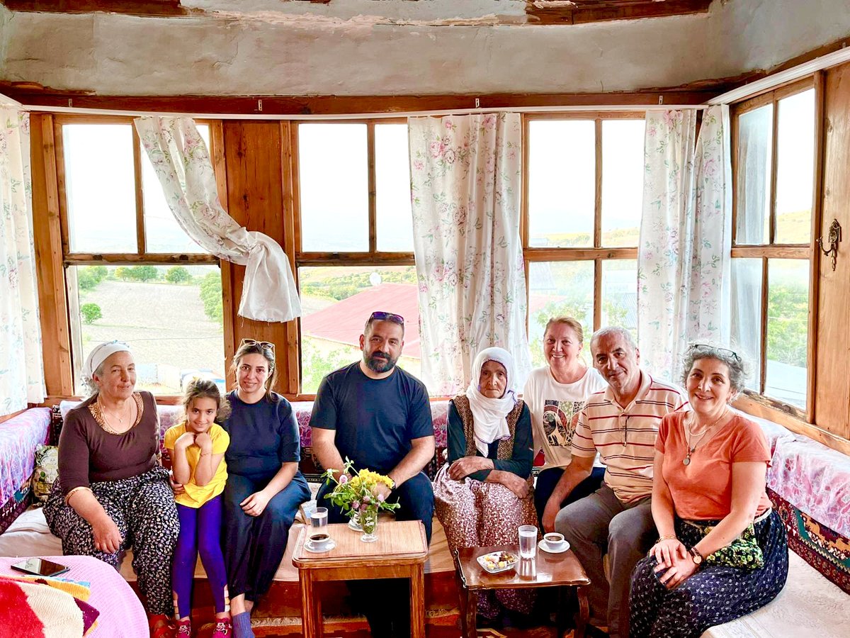 Hacı Fevzi Celayir Konağın'da Deniz ailesinin misafiri olduk.. 

Keban- Denizli Köyü.. 

Elazığ'ın ilk milletvekli Hacı Fevzi Celayir kimdir? 

Hacı Feyzi Bey, asıl adıyla Mehmet Celayir, 1849 yılında Elazığ'ın Keban ilçesinin Denizli köyünde doğmuş ve 18 Aralık 1940 tarihinde