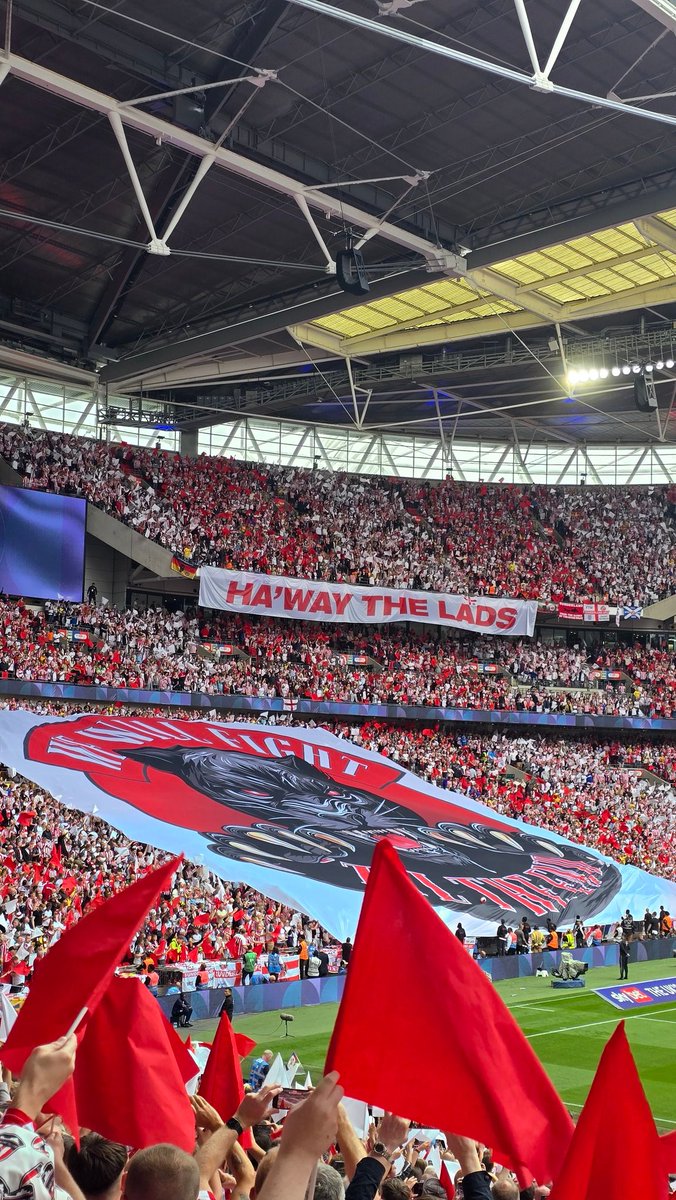 JamieBogleFP's tweet photo. Life is all about making memories. This weekend gave me memories that will last a lifetime.

Wembley Stadium with my daughter, watching our beloved Sunderland score another last-minute winner. 

Premier League, here we come. Ha'way the Lads 🔴⚪️⚽️ https://t.co/dkcUMwKA3E