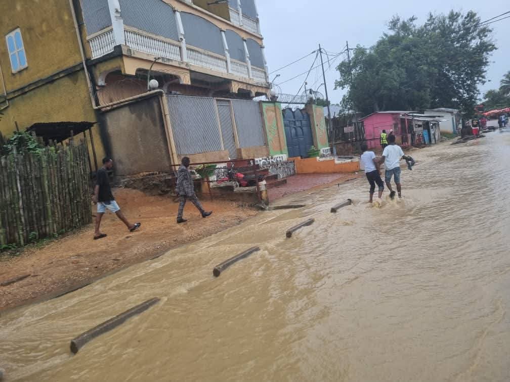 sergesindani01's tweet image. 🔴#RDC Kisangani, sur la grande artère de la route #TP, en mode #Kabasele après les débordements des eaux de pluie ce dimanche.