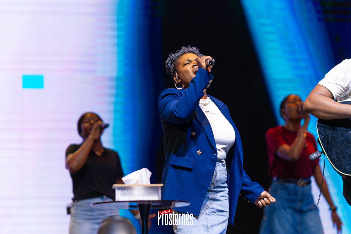 Car je sais comment 
Attirer ton regard près de moi, Adonaï
Je sais comment 
Trouver du temps pour toi-même au milieu de la pagaille

Car j’ai mi de côté tous mes mots
Pour m’offrir moi-même en sacrifice
Tout à Toi, je me donne tout à Toi

📖 Psaume 95.6 (LSG)