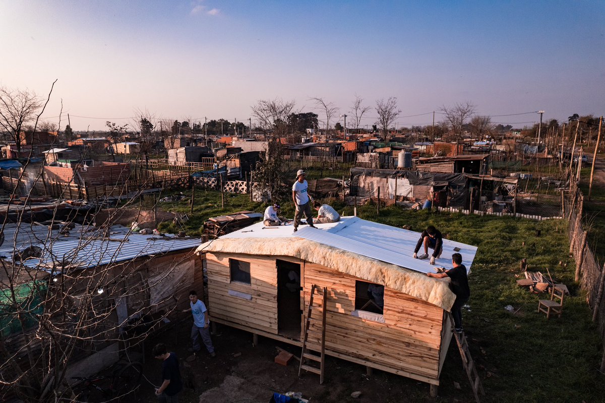 Por una patria donde nadie viva sobre un piso de tierra 🇦🇷

#25deMayo #DiaDeLaPatria #argentina