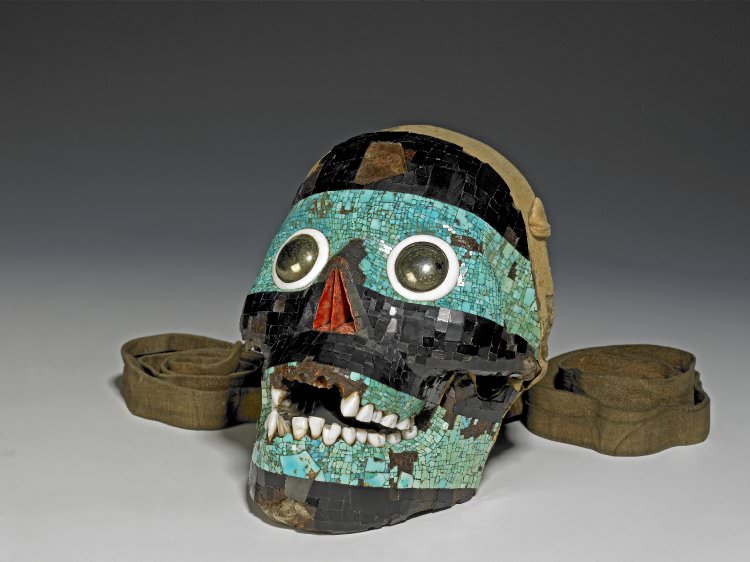 whencyclopedia's tweet photo. Tezcatlipoca was one of the most important #Mesoamerican deities and particularly important for the #Toltecs and #Aztecs. He was an invisible and omnipotent creator god, patron deity of warriors, and, as the bringer of both good and evil, he was the very embodiment of change through conflict.

#Tezcatlipoca is often represented wearing a turquoise mask with a black eye band. Indeed, one of the most famous art objects of the god is the decorated skull now in the #BritishMuseum in London. This striking object may well be one of the gifts that the Aztec king #Montezuma II gave to Hernando #Cortés in 1519 CE.

📝 Read the full article by Mark Cartwright here: https://t.co/VQcXDfjFNg 
📷 Image of the Tezcatlipoca mask courtesy of the Trustees of the British Museum
