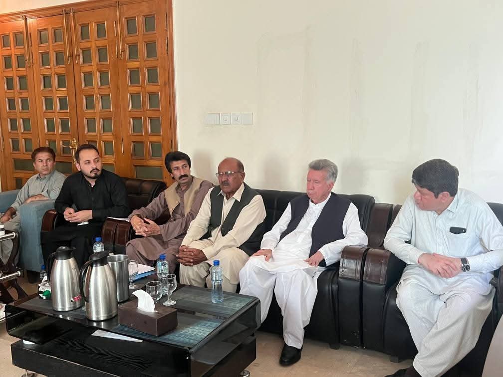 Mirwais76's tweet photo. د پښتونخوا وطن د ملتپالو سیاسي ګوندونو پښتونخوا نېشنل عوامي پارټي، پښتون ژغورنې غورځنګ، نېشنل ډيموکريټيک مومنټ او قومي وطن پارټي غونډه په اسلام اباد کښې ترسره شوه. https://t.co/k3cjHARq68