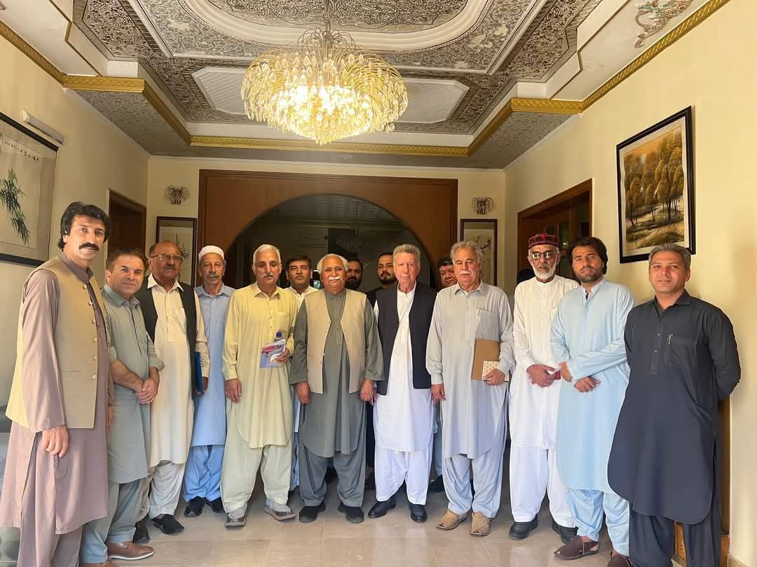 Mirwais76's tweet photo. د پښتونخوا وطن د ملتپالو سیاسي ګوندونو پښتونخوا نېشنل عوامي پارټي، پښتون ژغورنې غورځنګ، نېشنل ډيموکريټيک مومنټ او قومي وطن پارټي غونډه په اسلام اباد کښې ترسره شوه. https://t.co/k3cjHARq68