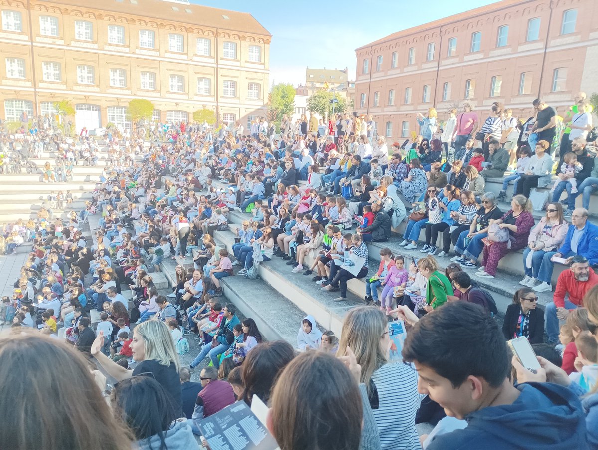 Sara Sánchez Muñoz (@sslaregenta) on Twitter photo Gracias <a href="/maiteroes/">Maite Rodríguez</a> por invitarme a participar en la fantástica actividad: "El poder de la lectura" en Zamora el pasado día 22 por la tarde. Impresionante participación de centros <a href="/educacyl/">Educación JCyL</a> @Hoy Gracias <a href="/maiteroes/">Maite Rodríguez</a> por invitarme a participar en la fantástica actividad: "El poder de la lectura" en Zamora el pasado día 22 por la tarde. Impresionante participación de centros <a href="/educacyl/">Educación JCyL</a> @Hoy