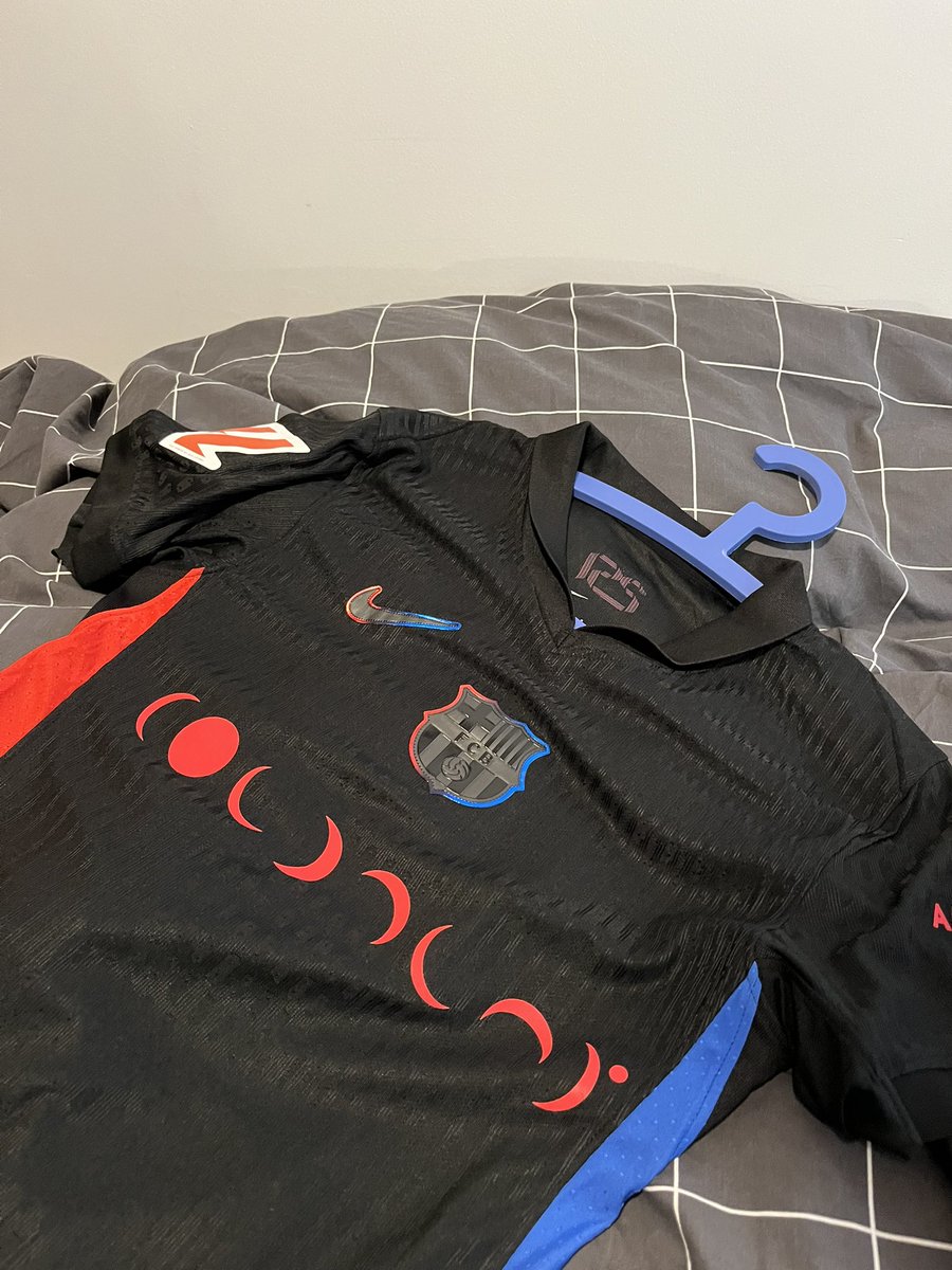 enbajafutbol's tweet photo. que camiseta por favor https://t.co/k3L7esLl0U