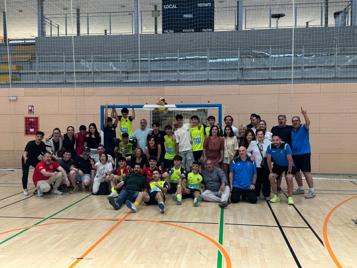 Un año más ahí está esa FAMILIA de la UNIÓN celebrando el final de Temporada.
Ya quedais para SIEMPRE en el corazón de esta vuestra casa.
Recordarlo,..., "yo soy de la UNIÓN, de la UNIÓN, de la UNIÓN" 
GRACIAS AMIG@S
#adnUNION ❤️❤️