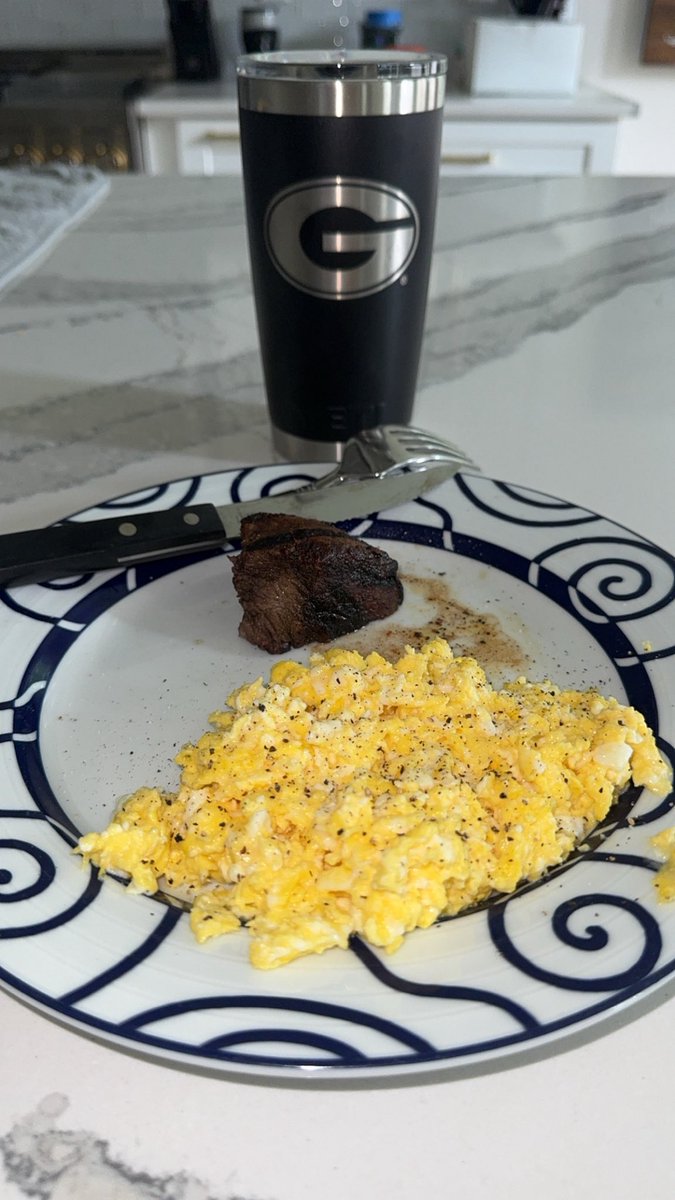 allergicnutboy's tweet photo. Rough night.

Couldn’t find Stephanie at the bars,

However I was able to find her hot best friend Lauren 😎

Also wishing a happy Sunday with my steak and egg breakfast to every Peasant out there.

#sunday #LANK #Bars https://t.co/OfdaqTnRwT