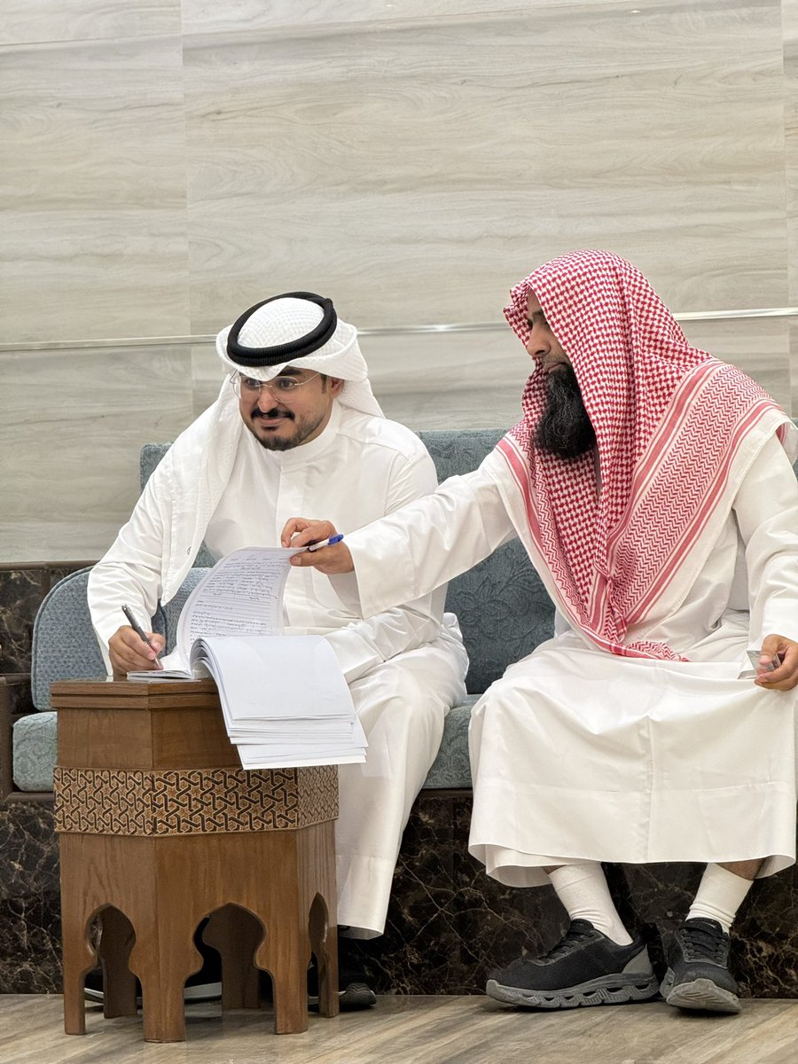 الحمدلله الذي بنعمته تتمّ الصالحات 
تم بحمد الله و فضله عقد قران 

  اخي / محمد بدر القحص  

سائلاً المولى عز و جل التوفيق