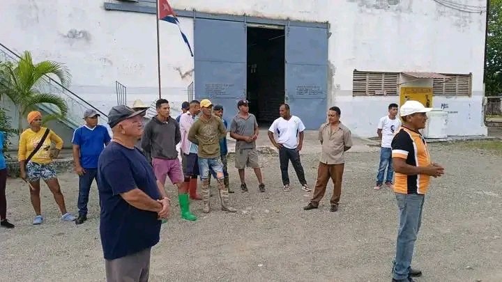 CNCTVGranma's tweet photo. Culmina el ejercicio #Meteoro2025 y como parte de la segunda jornada en #Pilon se puntualizó las acciones a realizar en un centro de evacuación,
✍🏼📸 Corresponsalía TV Pilón https://t.co/3HNYiBnVQc