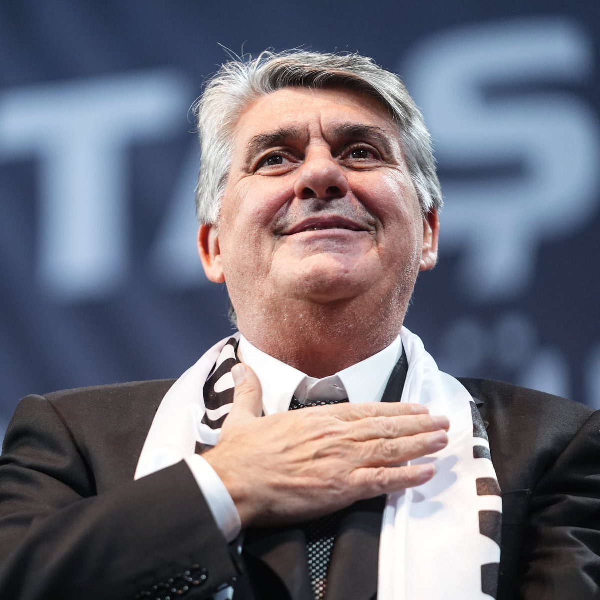 BEN KİMMİYİM ?

BEN SERDAL ADALI BEŞ PARAM YOK AMA BAŞKAN OLDUM

PARASI OLAN YÜCELE PARANI VEREYİM GİT DİYİP ROL YAPTIM AMA PARAM YOK

DEVRE ARASI HERKESİ KANDIRDIM 4 TRANSFER YAPMADIM GENÇ ALDIM ONLARDA OYNAMIYO,

HAZİRAN OLDU BANKALAR BİRLİĞİNDEN ÇIKAMADIM

+++++++++++++++++++